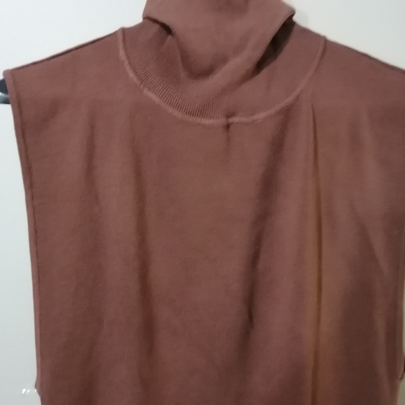 Hera Collection, Turtle Neck Dress - Picture 3 of 4